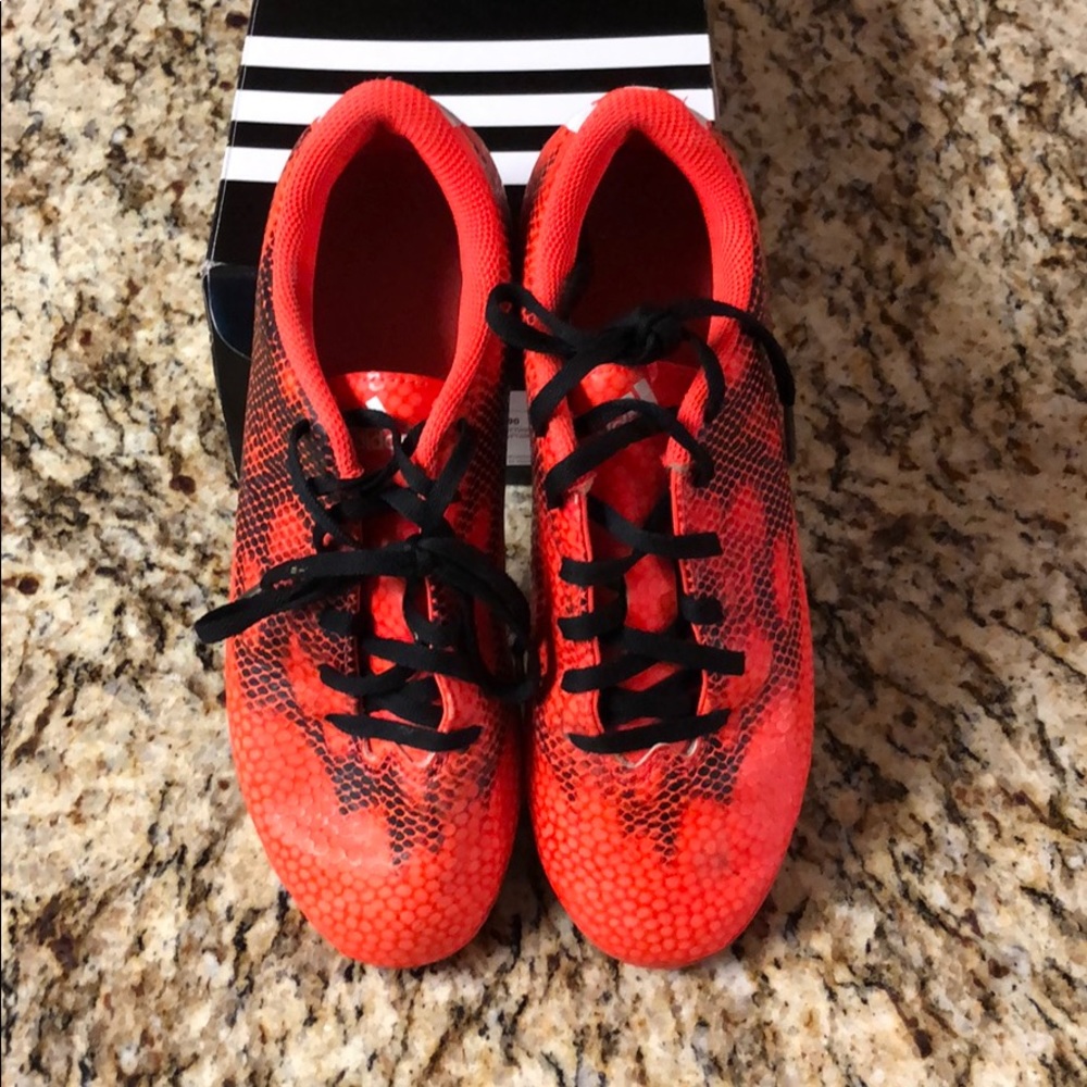 Boys Adidas F5 FxG J soccer cleats size 5 1-2